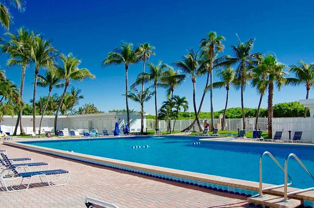 Directly On The Beach With Pool & Parking 마이애미 비치 외부 사진