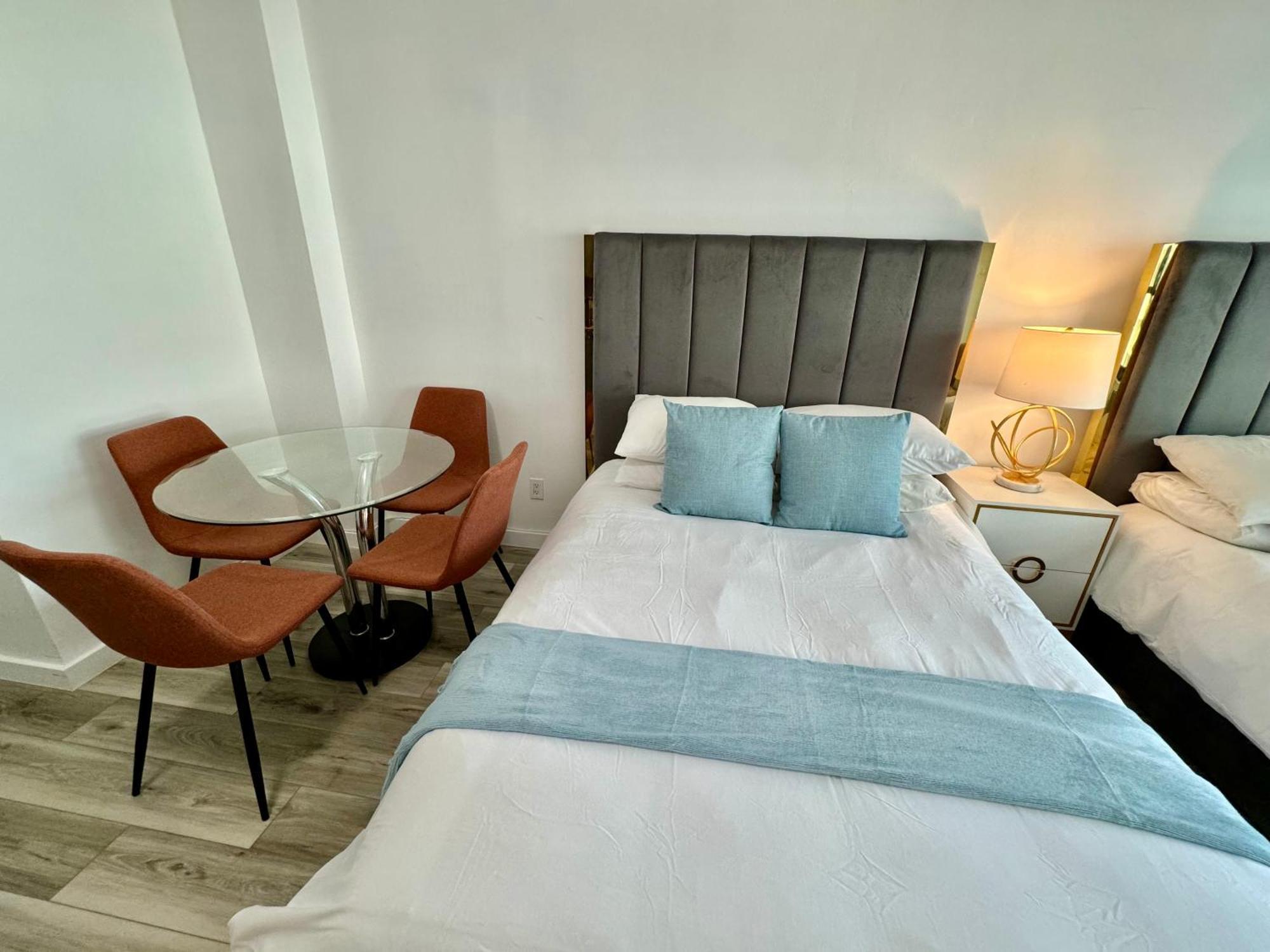 Directly On The Beach With Pool & Parking 마이애미 비치 외부 사진