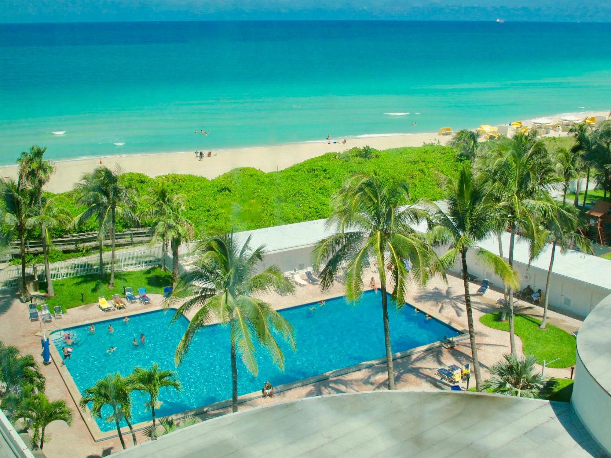 Directly On The Beach With Pool & Parking 마이애미 비치 외부 사진
