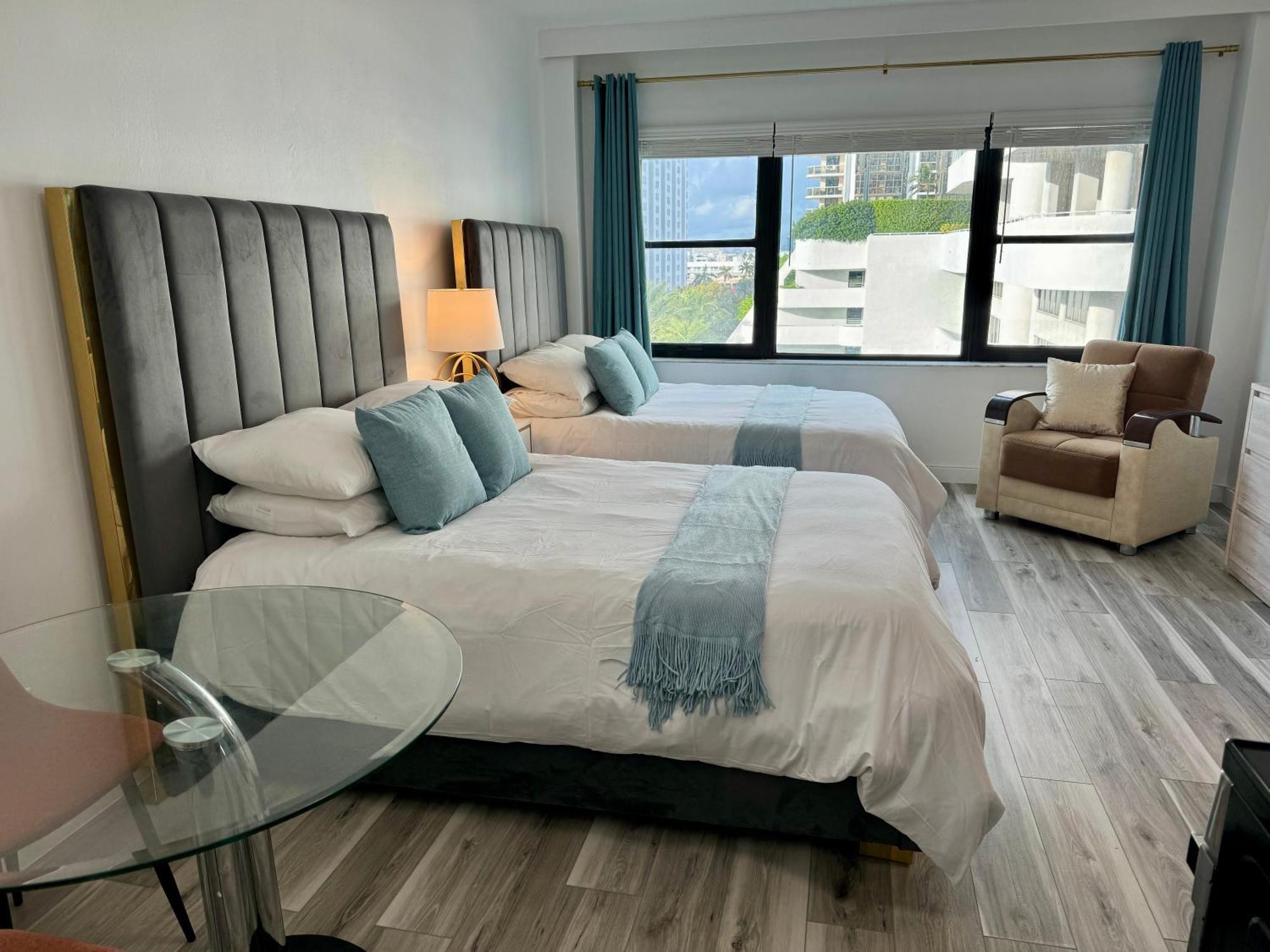 Directly On The Beach With Pool & Parking 마이애미 비치 외부 사진
