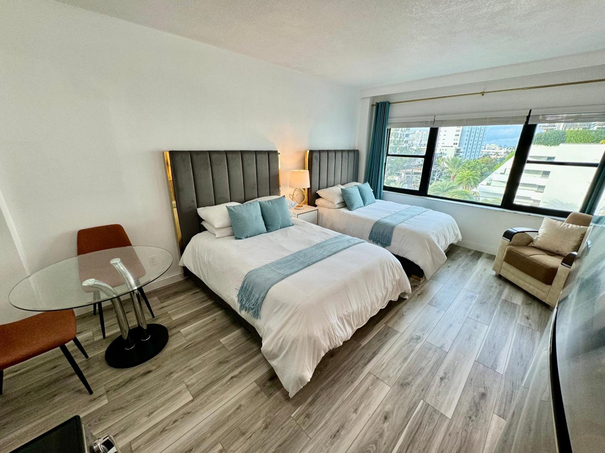 Directly On The Beach With Pool & Parking 마이애미 비치 외부 사진